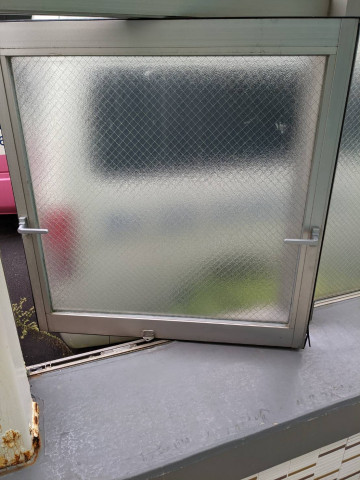 【国立府中インター店】温水プールの回転窓ハンドル交換